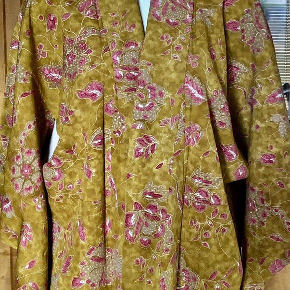 Vintage Japanese Kimono~ Chirimen Silk~ Floral Pattern ~Bust 44 / Length 60 in - Picture 6 of 6